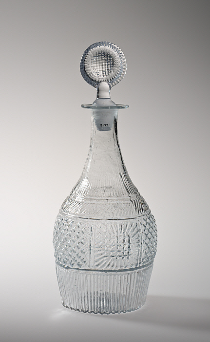 Decanter and Stopper Slider Image 2